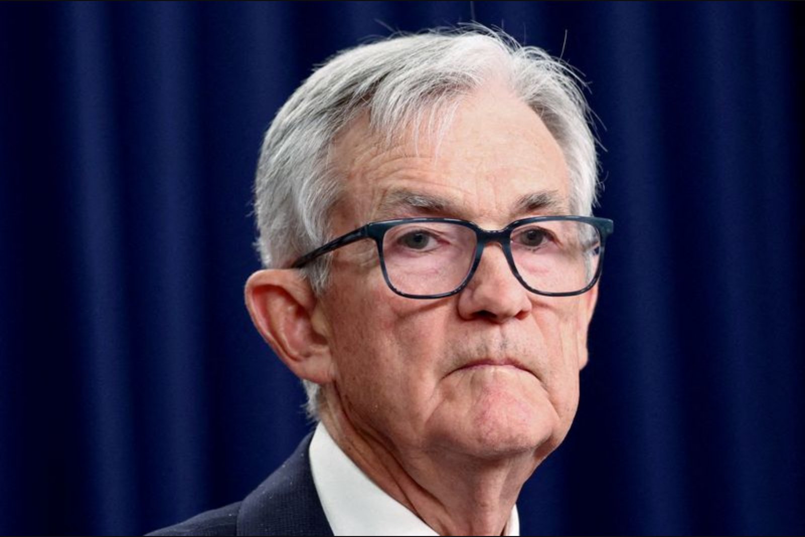 Fed Poised to Keep Rates Steady as Leadership Transition Nears and Oil-Driven Inflation Risks Rise