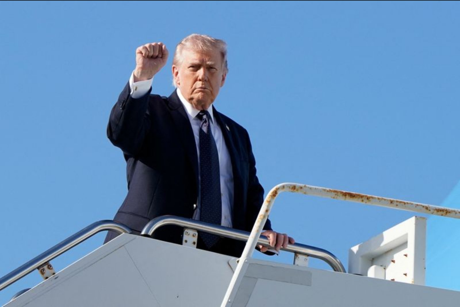Trump Advances Military Strikes on Iran Despite Internal Warnings of Midterm Political Costs