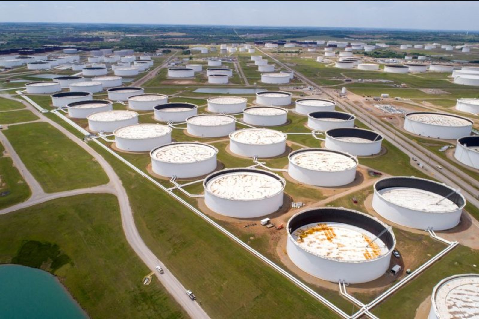 U.S. Weekly Becomes Net Crude Exporter as Domestic Stocks Drop Sharply