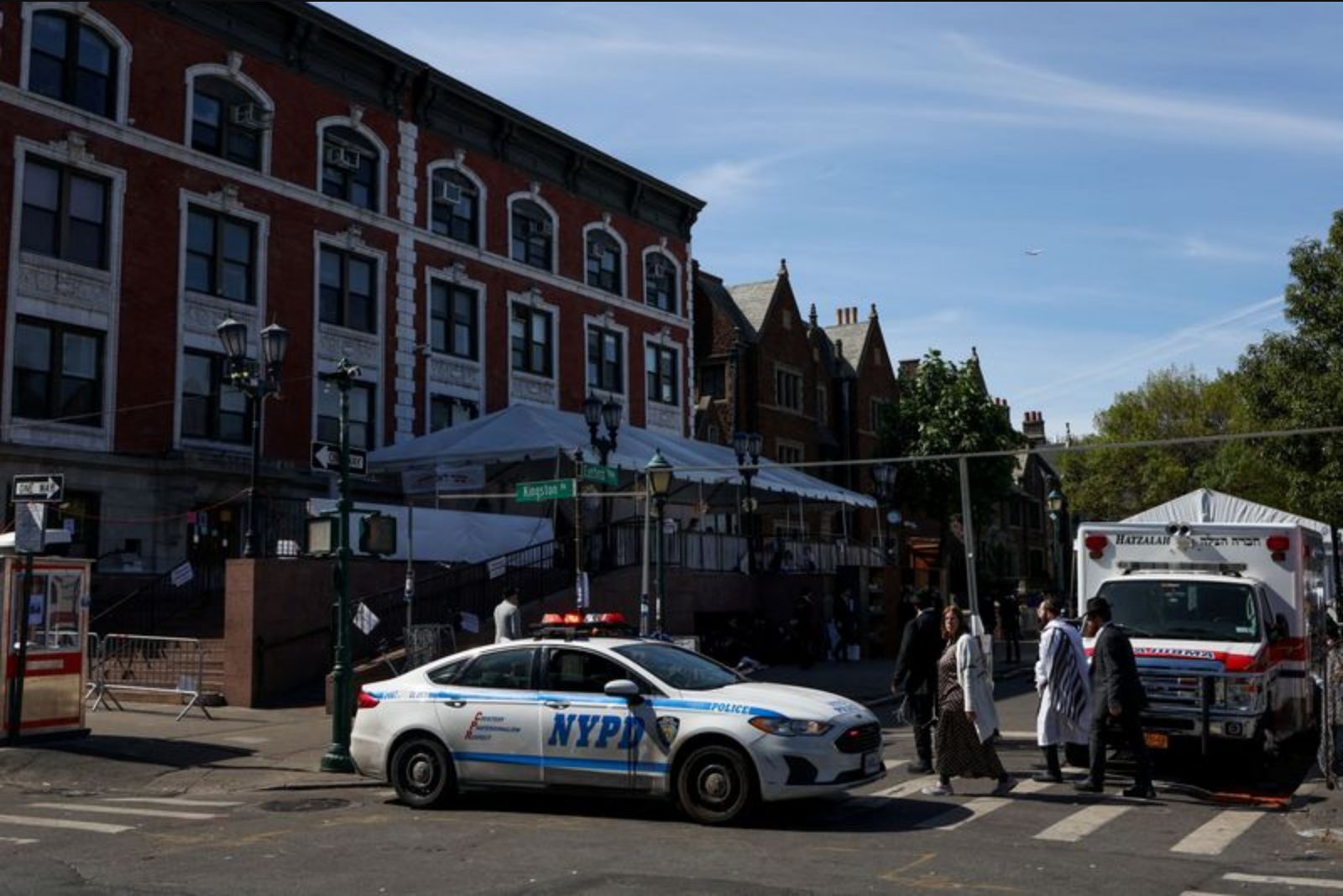 Vehicle Rammed Into Entrance of Chabad Lubavitch Headquarters in Brooklyn; No Injuries Reported