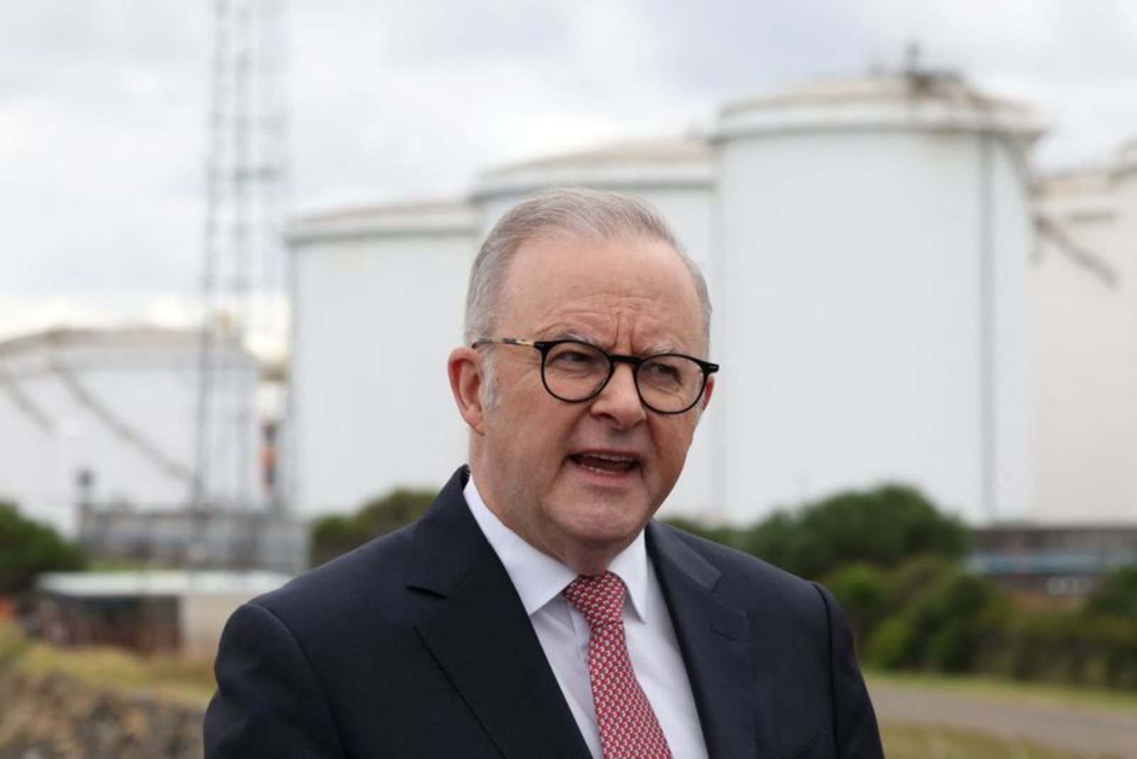 Australia Faces Delicate Balancing Act Between Fiscal Reform and Inflation Control