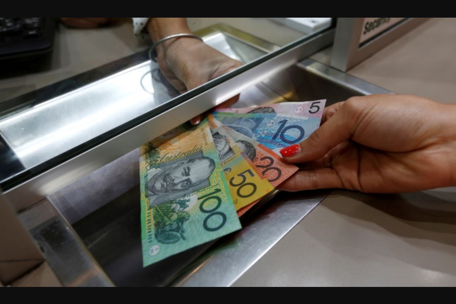 UBS Sees Further RBA Tightening, Keeps AUD Outlook Cautious