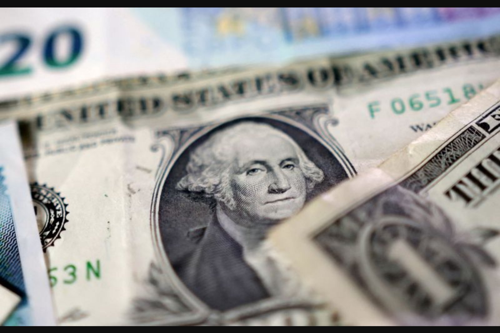 Dollar Reasserts Safe-Haven Role as Iran Strikes Prompt Broad FX Rally