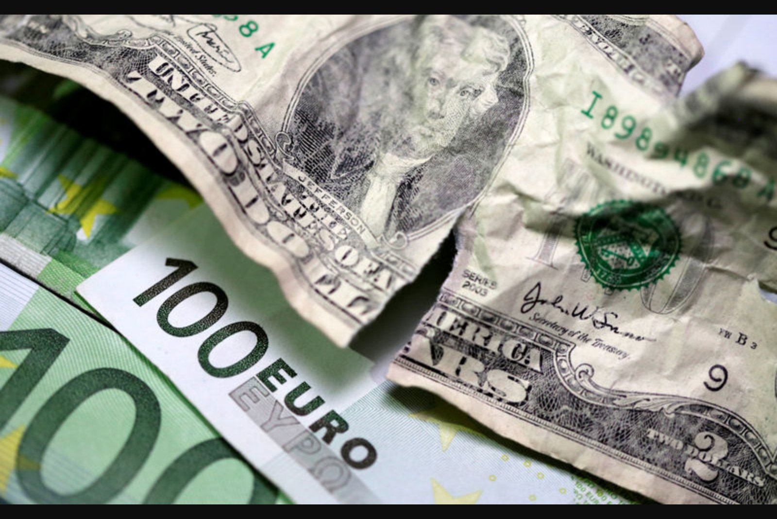 Dollar Softens Ahead of Nvidia Results; Euro Picks Up Ground