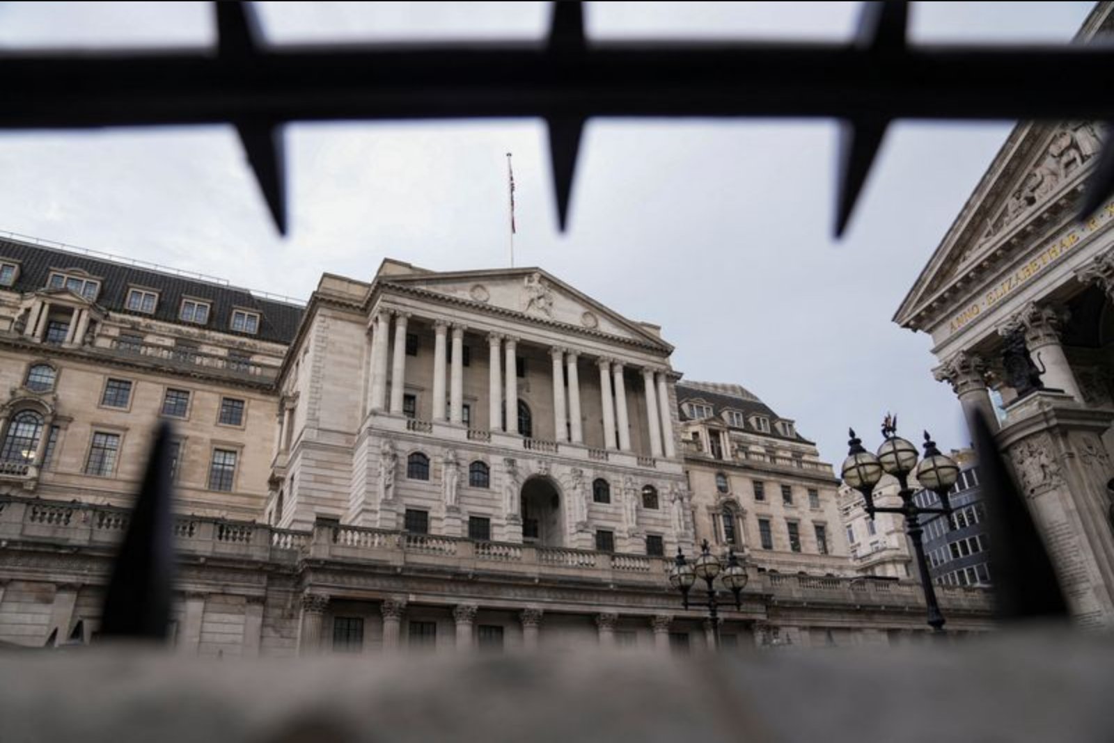 Bank of England Issues Three-Path Forecast Amid Iran War Uncertainty