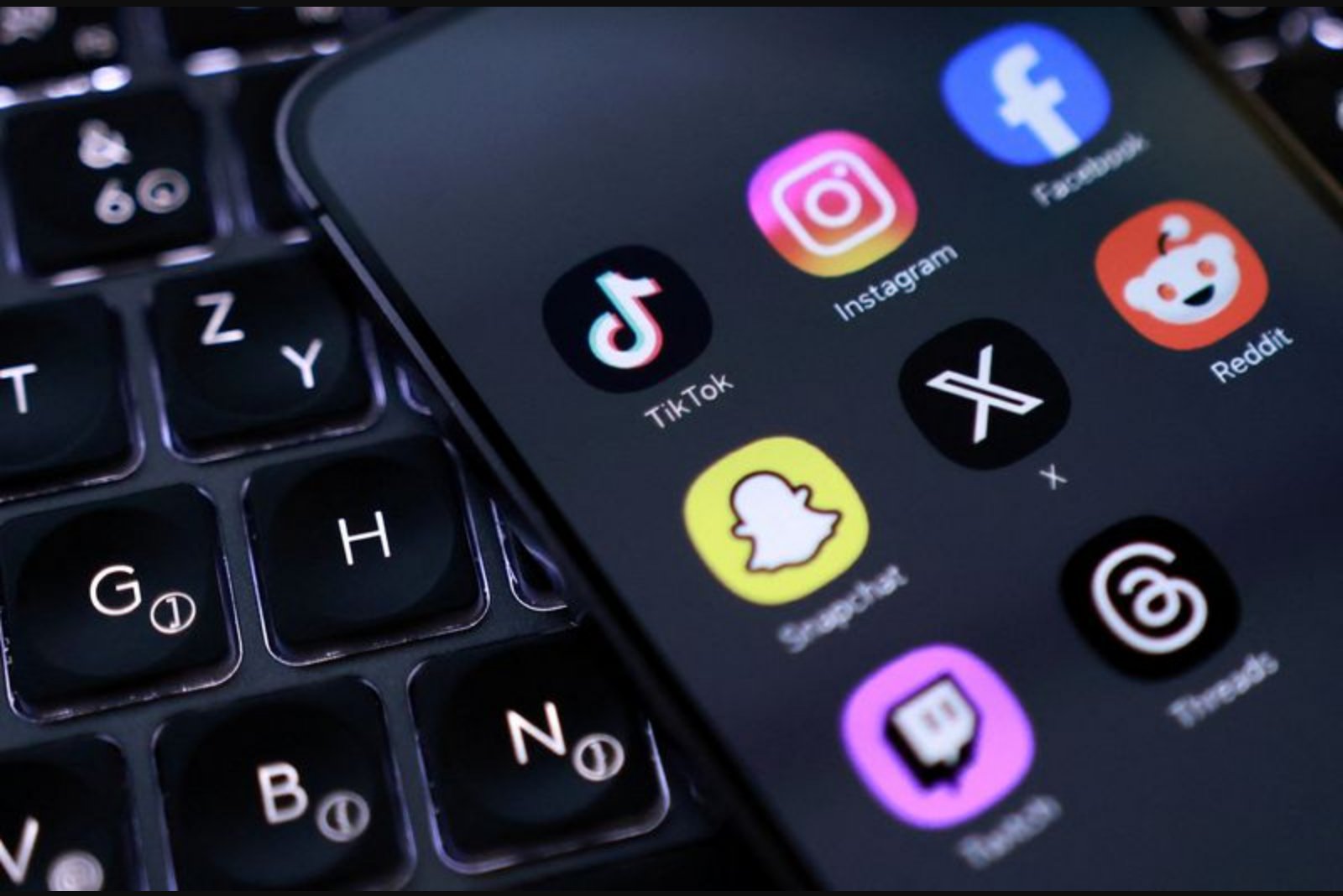 Italian senators push draft law to limit social media design that 'hooks' users