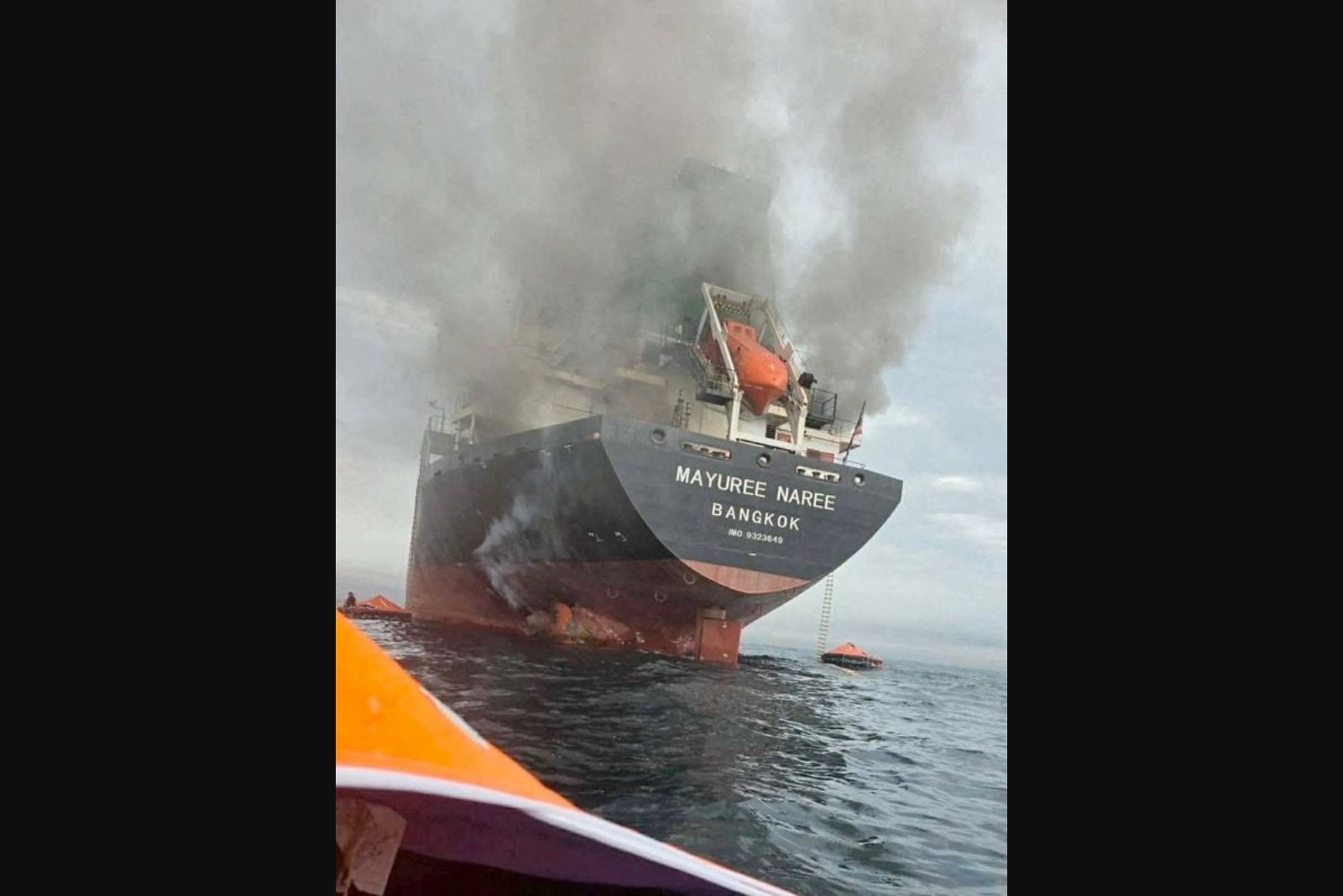 Six Vessels Struck in Gulf and Strait of Hormuz as Fighting Escalates, Merchant Shipping Paralyzed