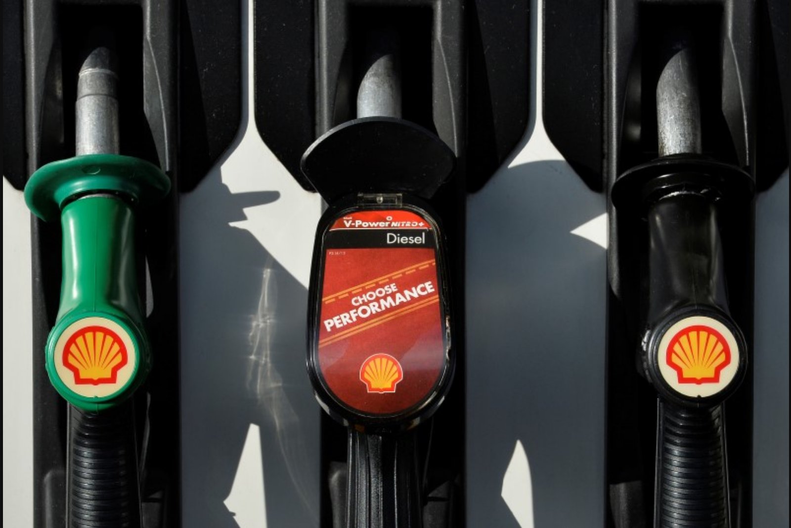 Northwest European gasoline margins rise as supplies tighten