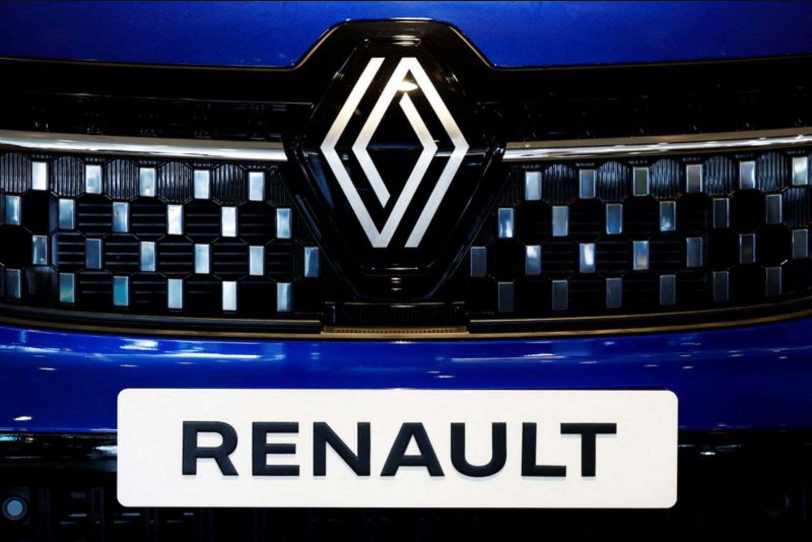 Renault to Shift Half of Renault-Brand Sales Abroad by 2030, Aiming for 23% Volume Increase