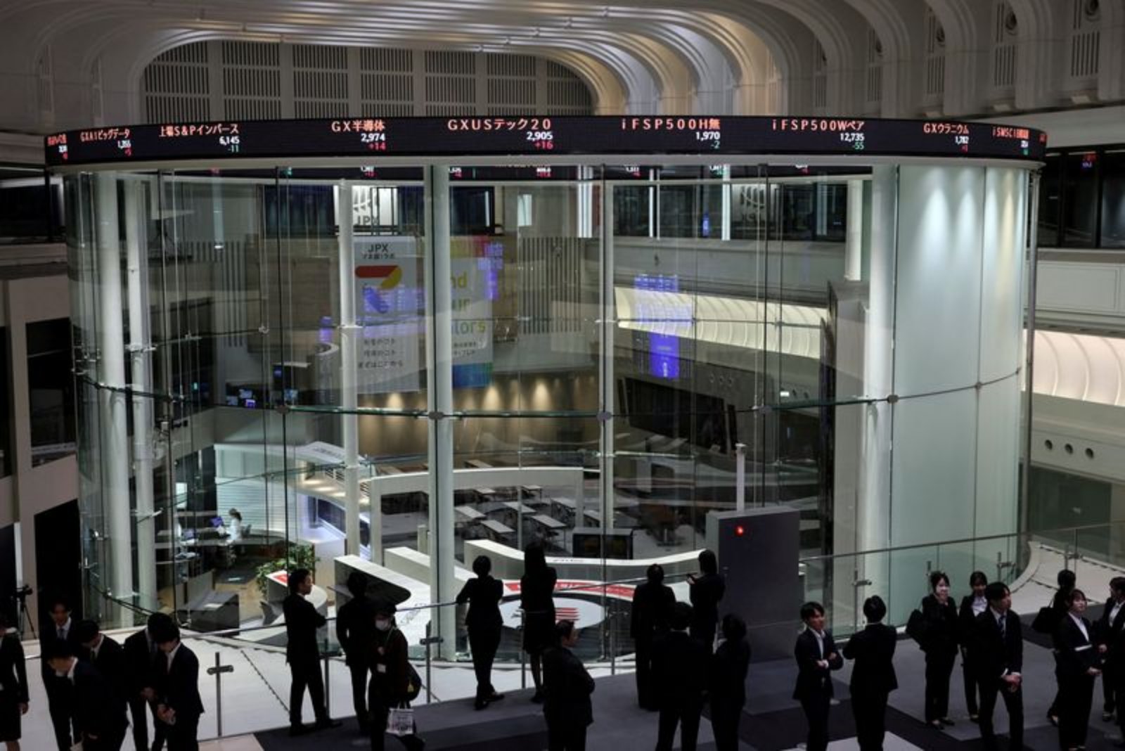 Japanese Investors Reduce Overseas Equity Holdings in April as Energy-Related Cost Concerns Rise