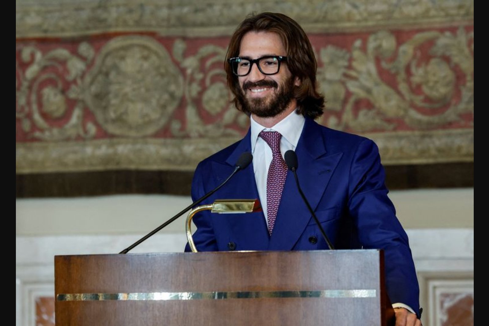 Heir Lines Up Banks for 10 Billion Euro Facility to Increase Delfin Stake