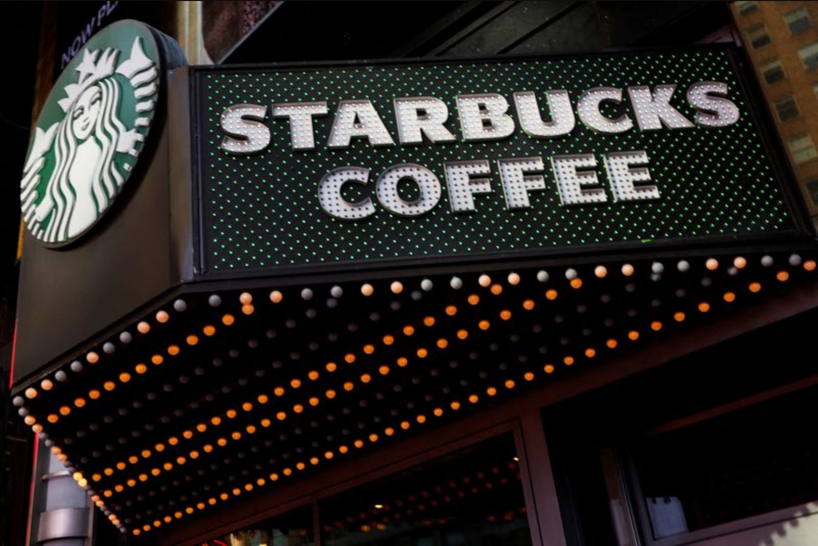 Starbucks' in‑store reset boosts traffic and margins as sales beat expectations