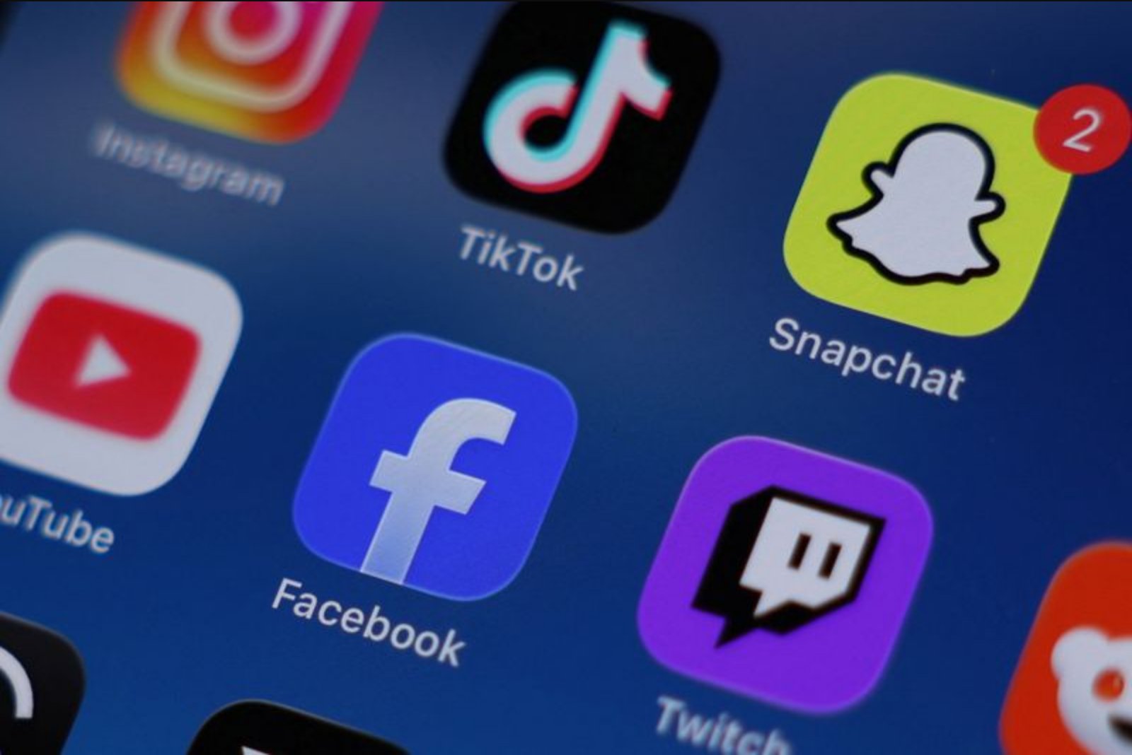 French lawmakers approve bill to bar under-15s from social networks