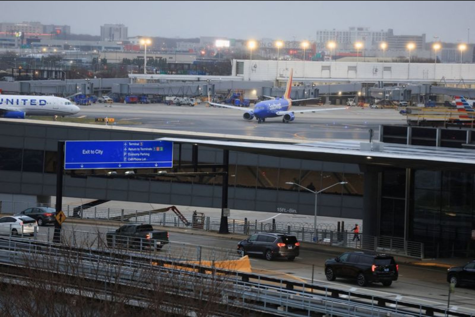 Chicago Urges FAA Not to Drop O’Hare Daily Flights Below 2,800