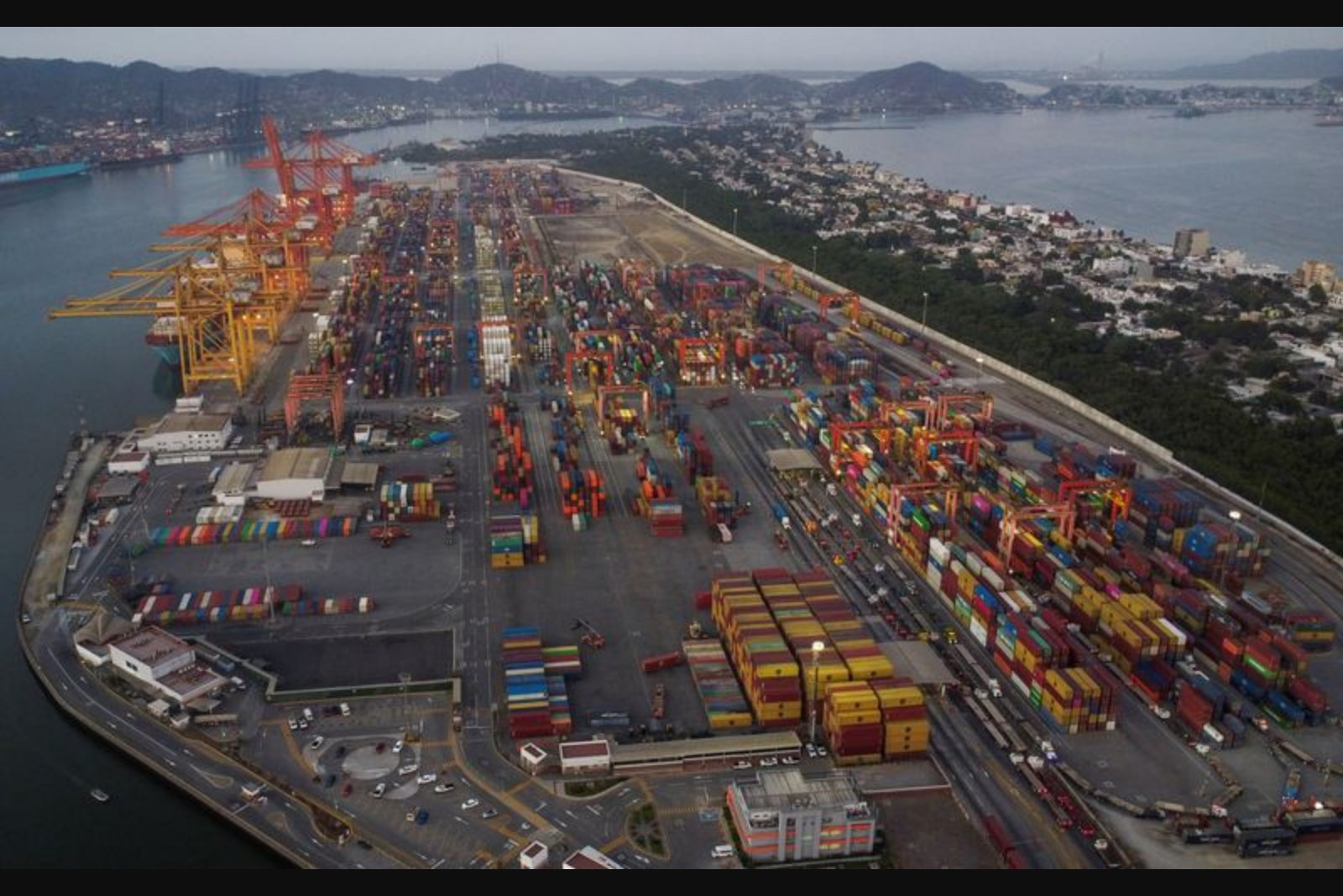 Mexico to Remain in Mild Stagflation in 2026, Poll Shows