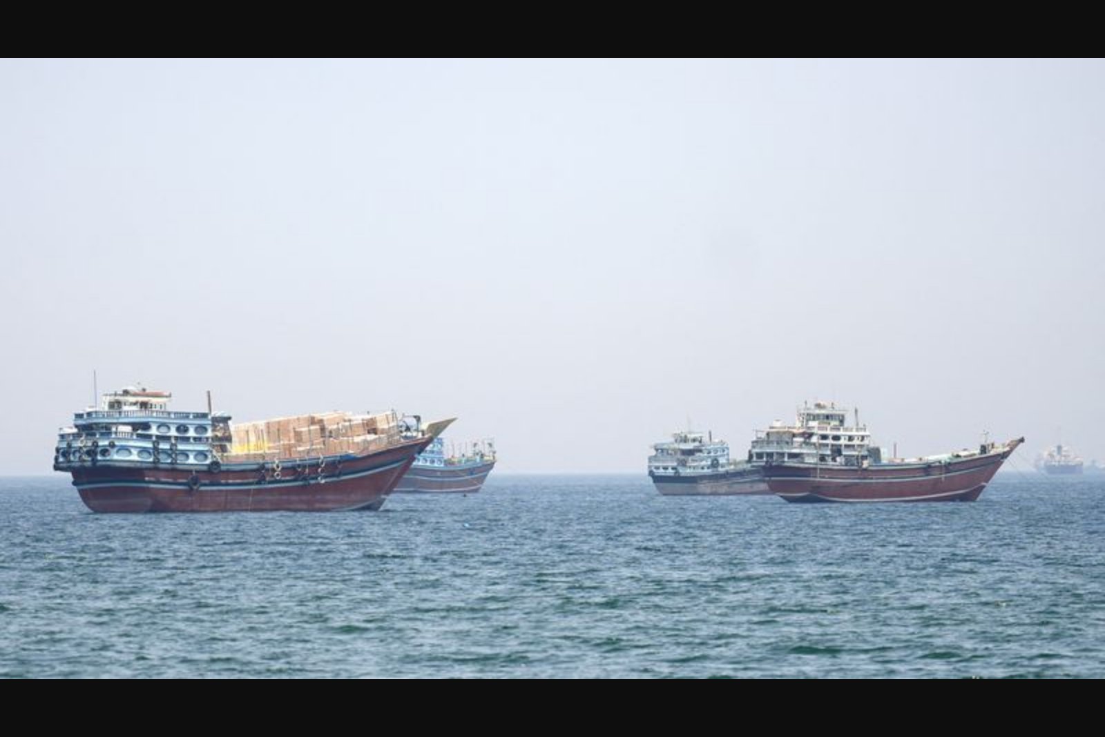 Iran Warns of Severe Retaliation if U.S. Strikes Resume as Strait of Hormuz Remains Blocked