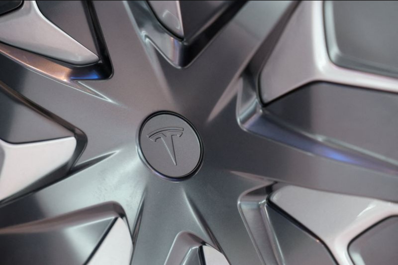 Tesla posts surprise free cash flow while revenue and deliveries fall short of estimates