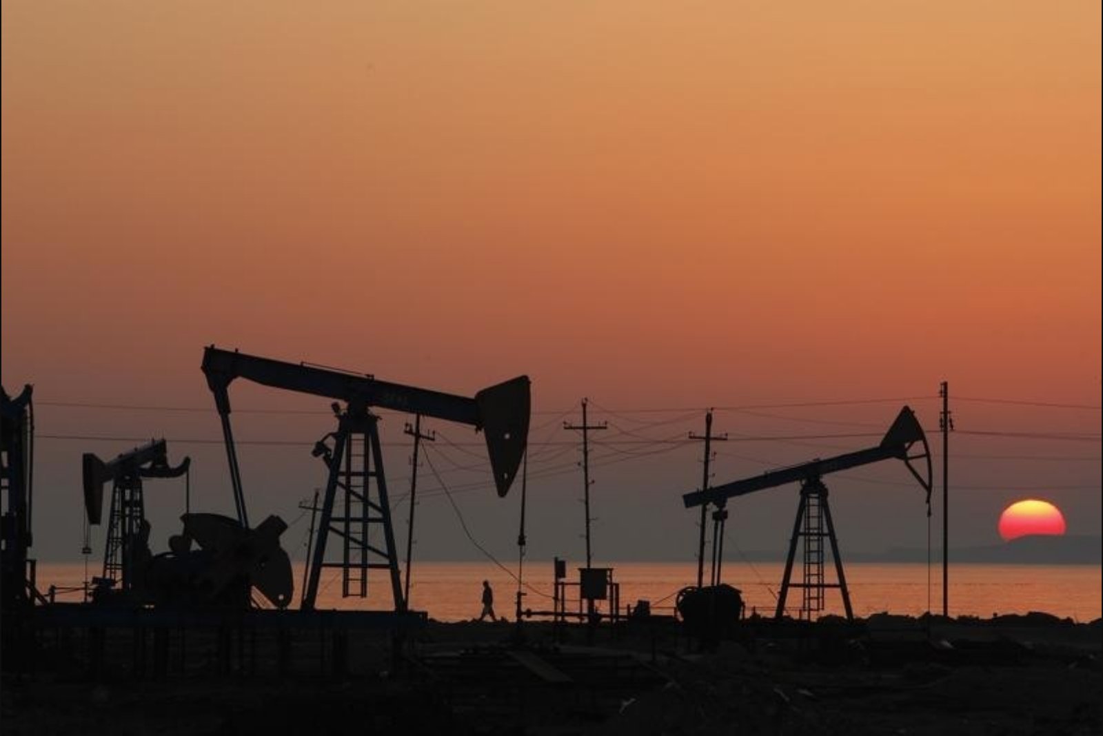 Iranian Supertanker Moves Two Million Barrels Through Strait of Hormuz