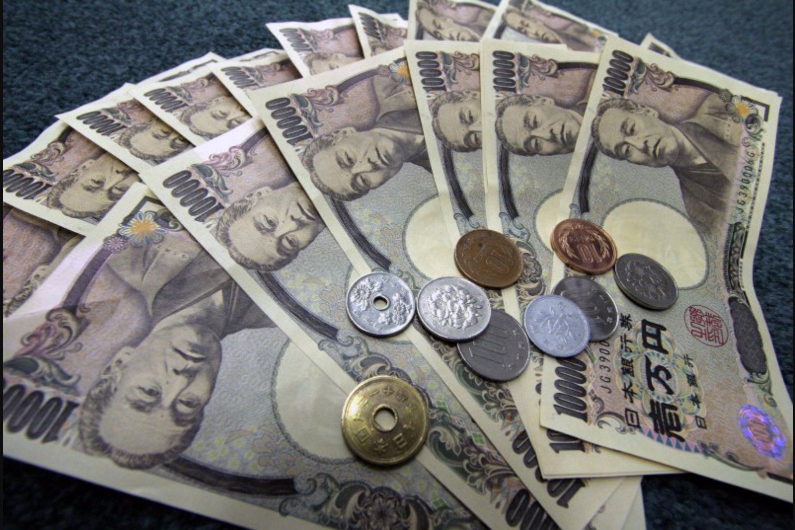 Asian Currencies Retreat as U.S. Dollar Strengthens and Japan Inflation Cools