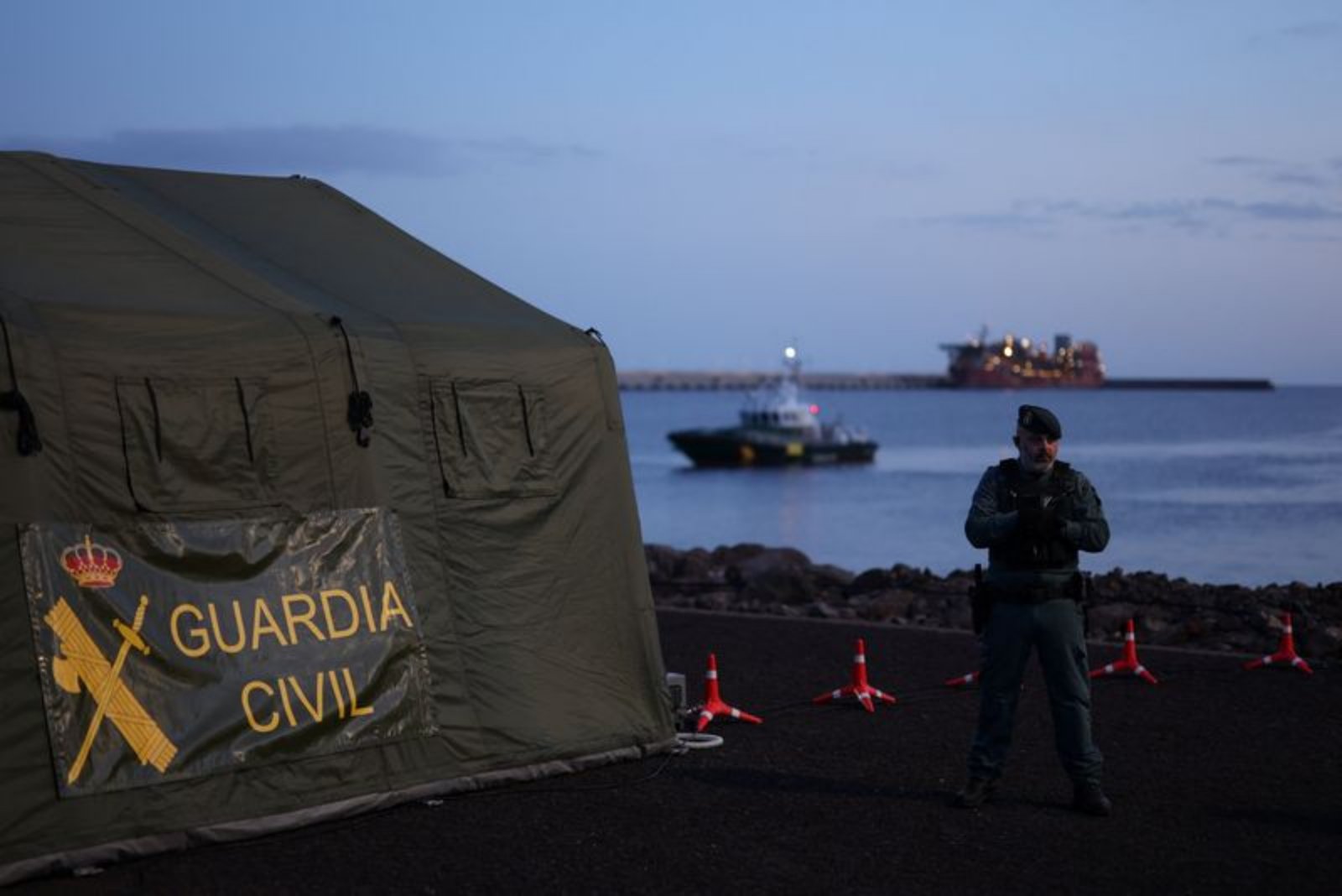 Cruise Ship Tied to Hantavirus Cases Anchors Off Tenerife Ahead of Passenger Evacuation