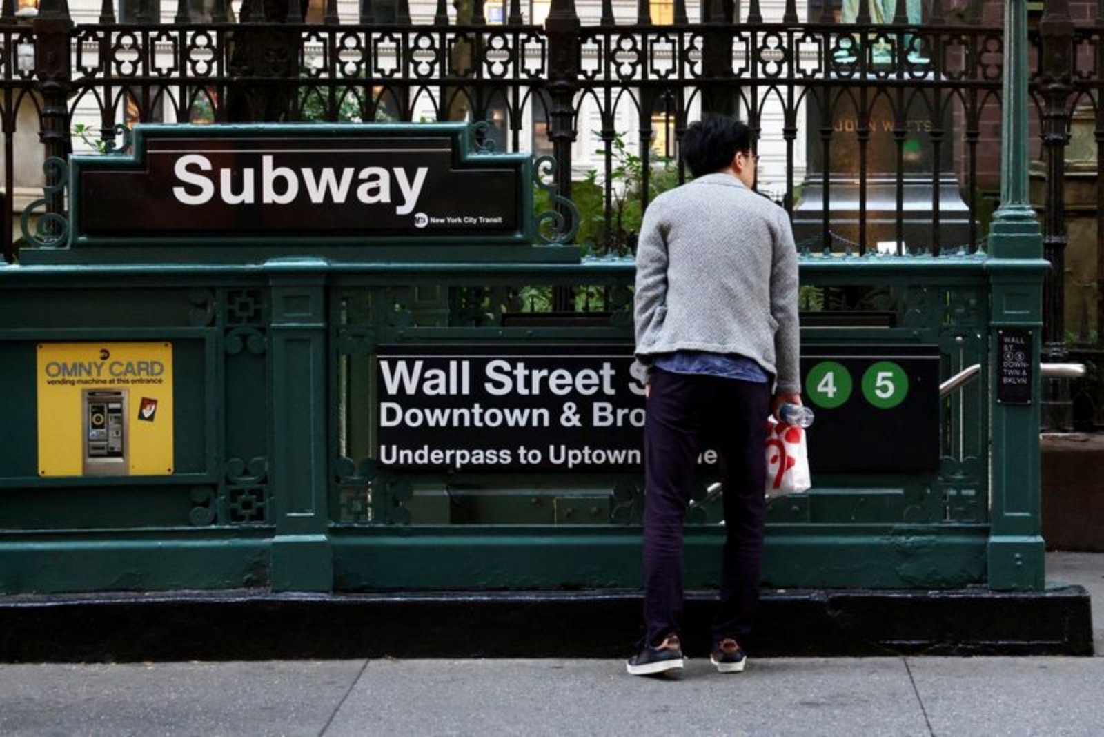 Markets Diverge After Fed Hold as Oil Spike and Big Tech Earnings Loom