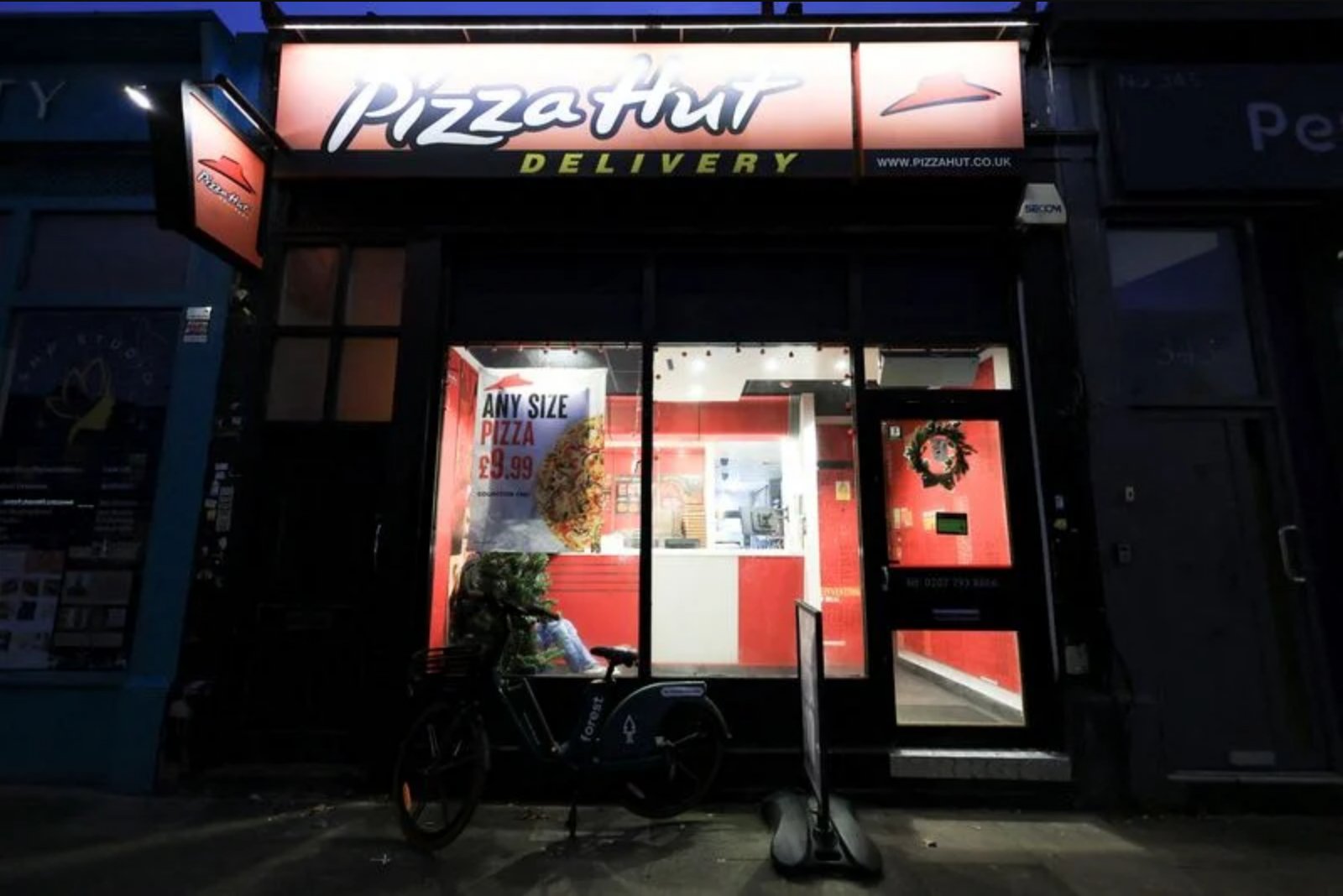 Yum Brands to Divest Pizza Hut in $2.7 Billion Deal