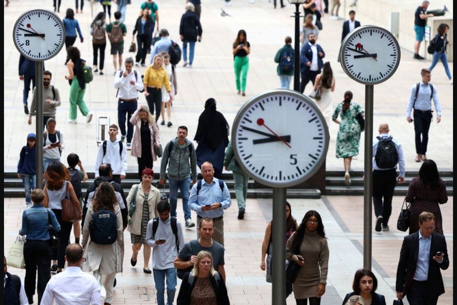 Robert Walters Sees Slower Drop in Fees as Japan Boosts Hiring Momentum