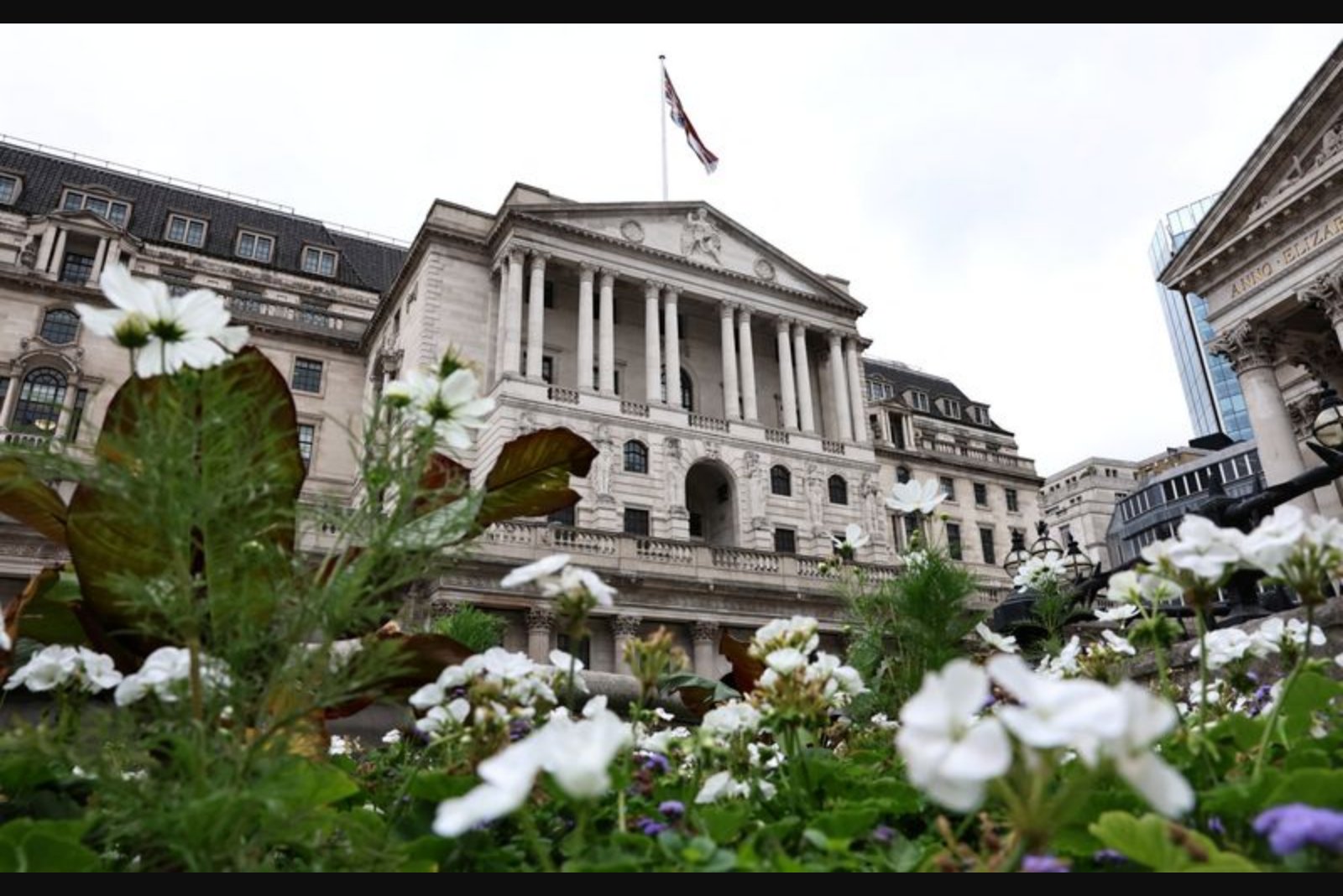 Bank of England to Hold Off on Rate Cut as Middle East Conflict Pushes Energy Risk Higher