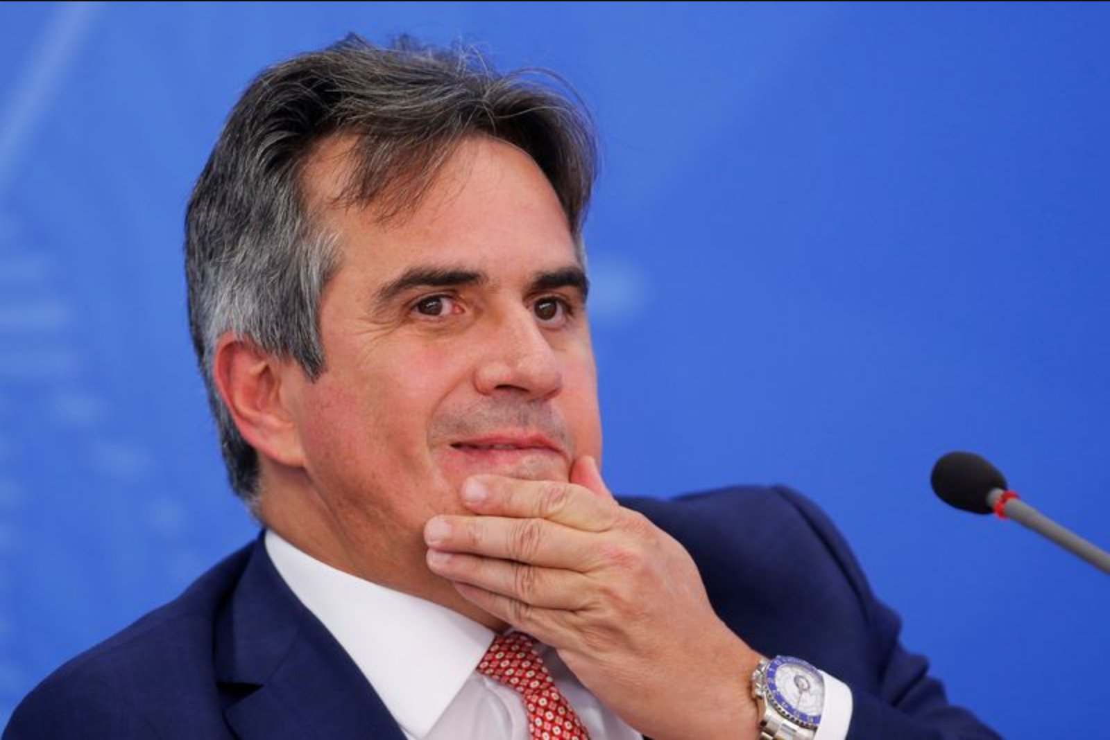 Federal Police Execute Warrant on Senator as Banco Master Investigation Enters Political Domain