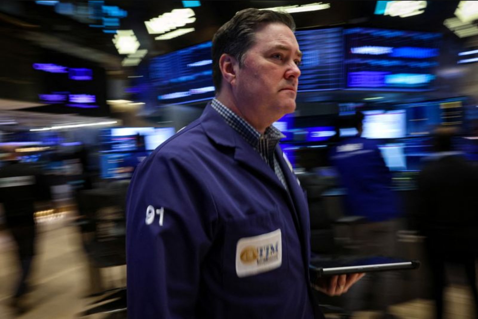 U.S. Futures Drift Lower as AI Disruption Fears and Earnings Loom