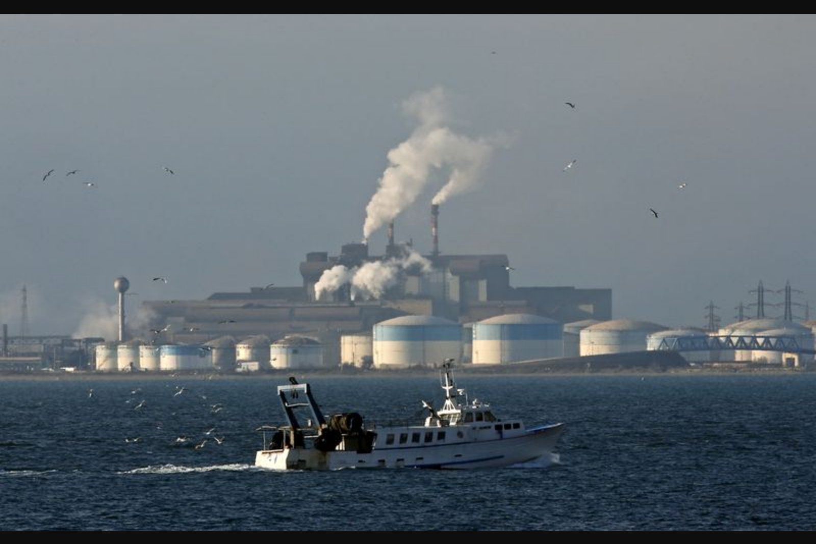 Oil Markets Hold Steady as US-Iran Dialogue and OPEC+ Moves Eye Supply Risks