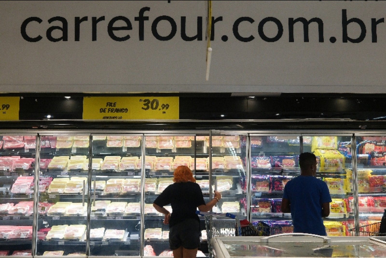 Brazil raises inflation outlook after oil shock, expects a milder easing of rates