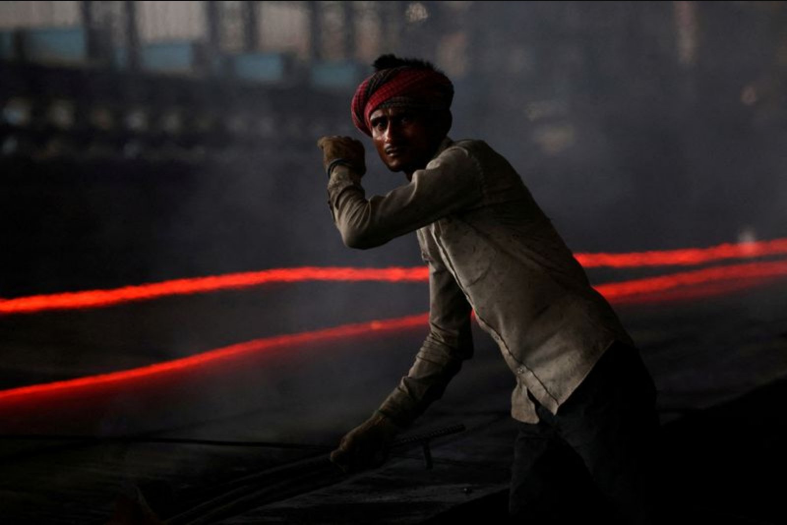 India's Factory Expansion Remains Tepid in April as War-Driven Costs Bite