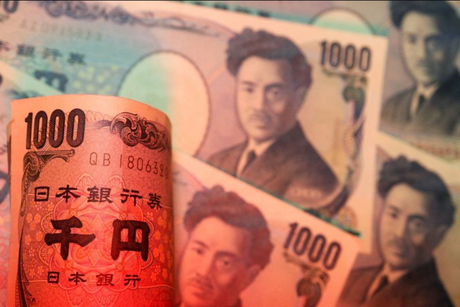 Yen Jumps After Tokyo Officials Signal Potential Intervention