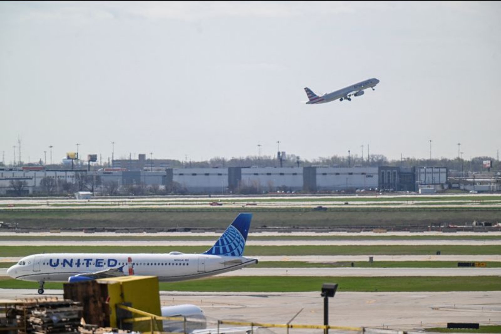 United Lowers Near-Term Profit Outlook as Rising Fuel Costs Cut Into Margins