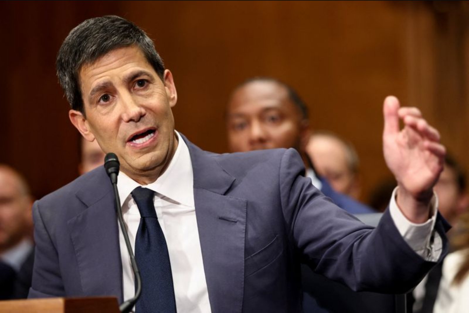 Warsh Pressed by Senate Democrats Over Plan to Shed Financial Holdings if Confirmed as Fed Chair