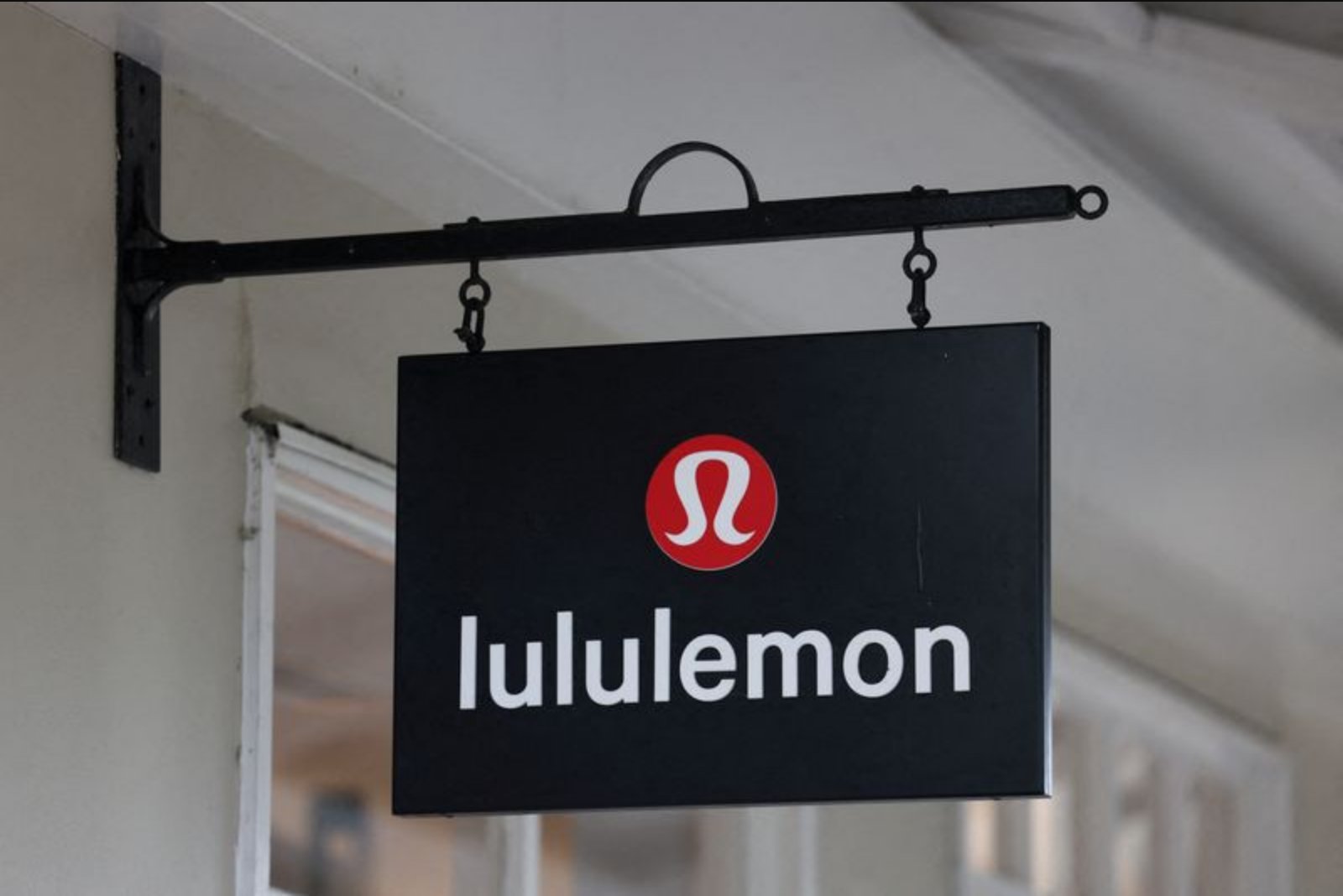 Lululemon Board Adds Levi’s Veteran as CEO Void Leaves Investors Uneasy