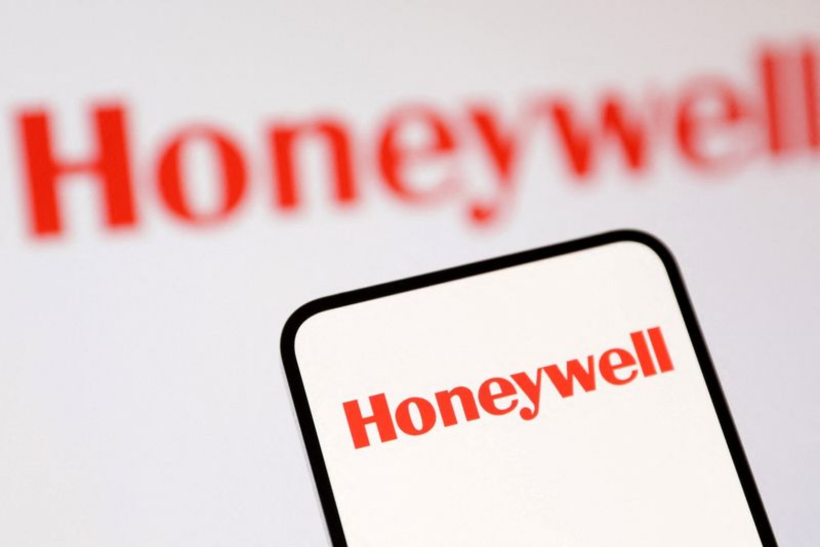 Honeywell Flags Near-Term Revenue Pain from Middle East Conflict but Keeps 2026 Targets Intact