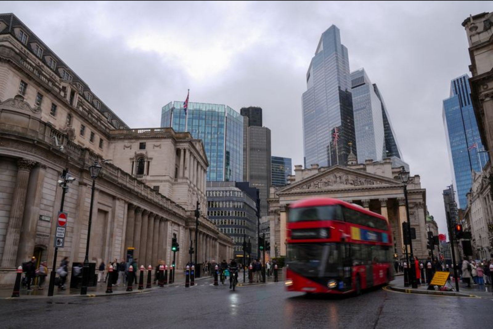 BoE Market Survey Shows Firms No Longer Expect Cuts, Do Not Anticipate Hikes This Year