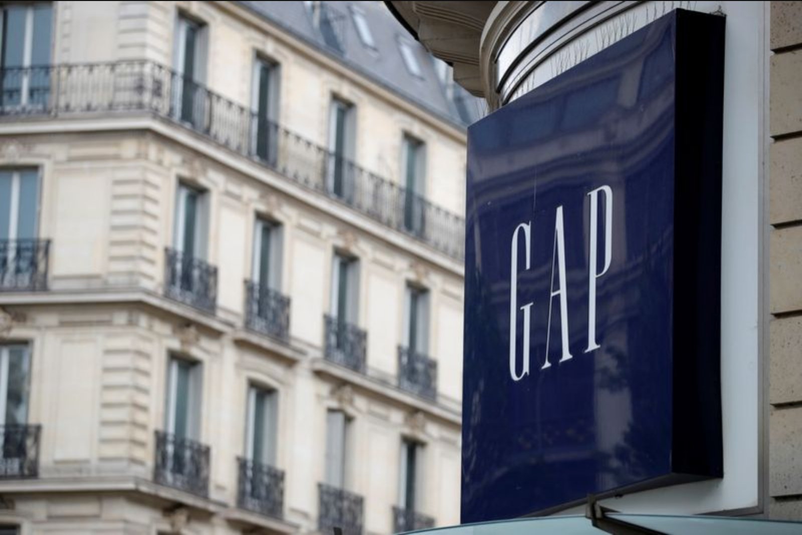 Gap Lowers Annual Profit Outlook as Tariffs and Selective Spending Pressure Margins