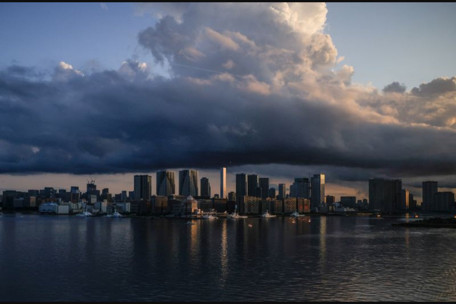 Japan's Economic Pulse Weakens as Early War-Related Strains Emerge