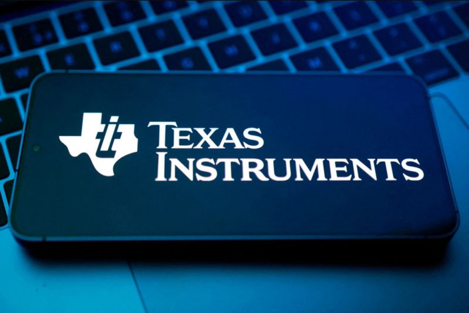 Texas Instruments Rises on Strong Q1 Outlook as AI Data Center Demand Lifts Analog Sales
