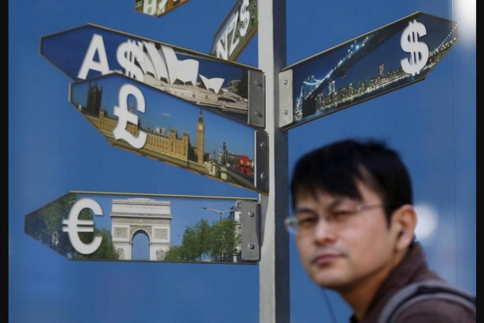 UBS Lowers USD/ZAR Targets, Predicts Further Rand Gains through 2026