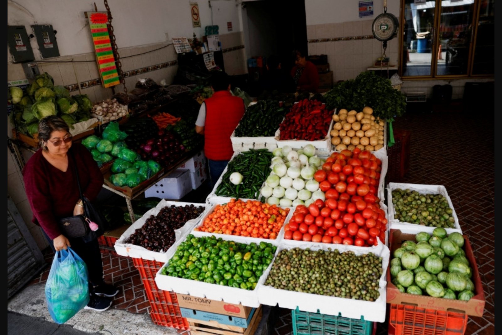 Mexican headline inflation likely eased in early May while core pressures ticked up
