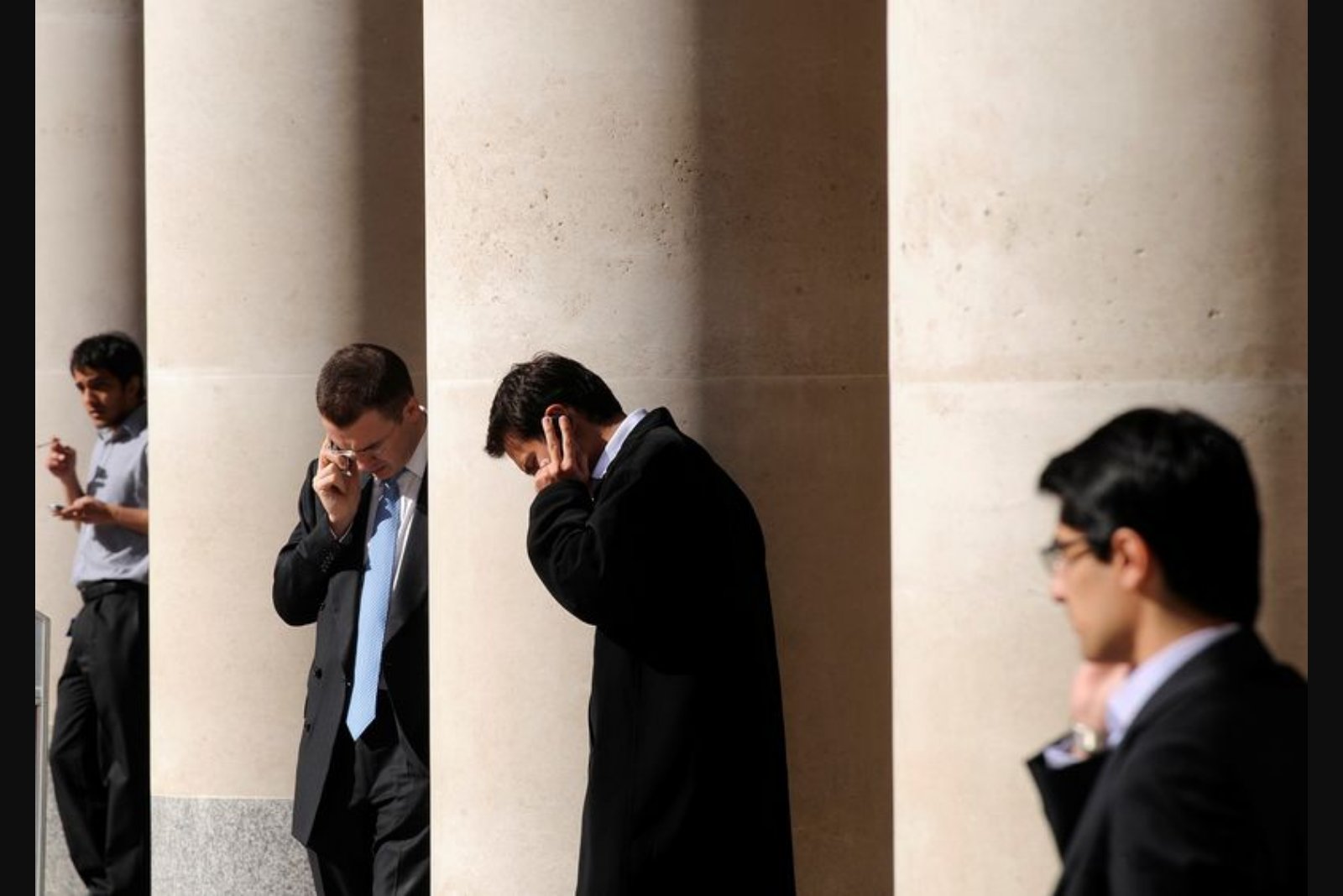 UK Borrowing Costs Surge as Starmer’s Position Faces Uncertainty, Sterling Weakens