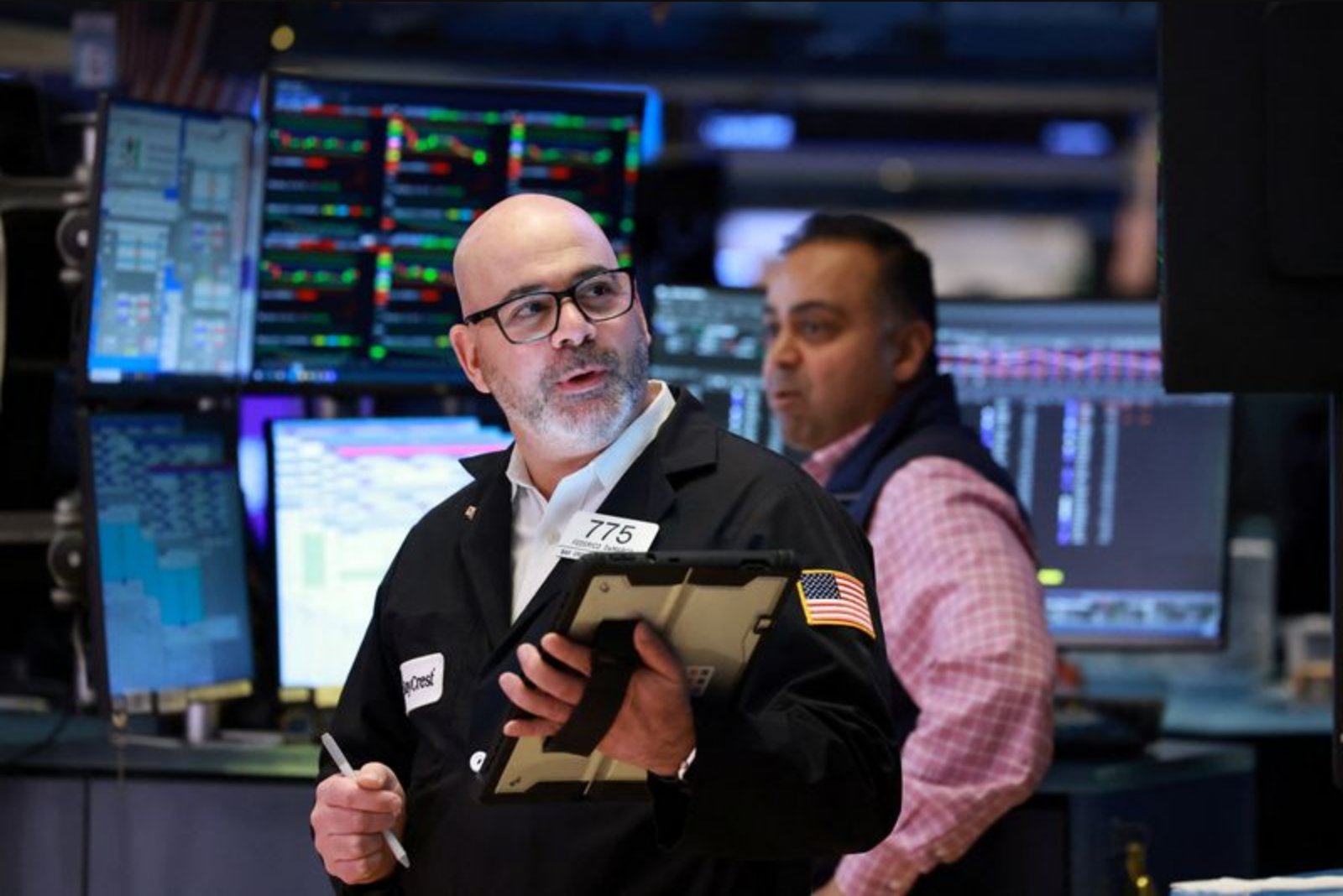 Investors Pull Billions from U.S. Equity Funds as Rate-Cut Odds Fade