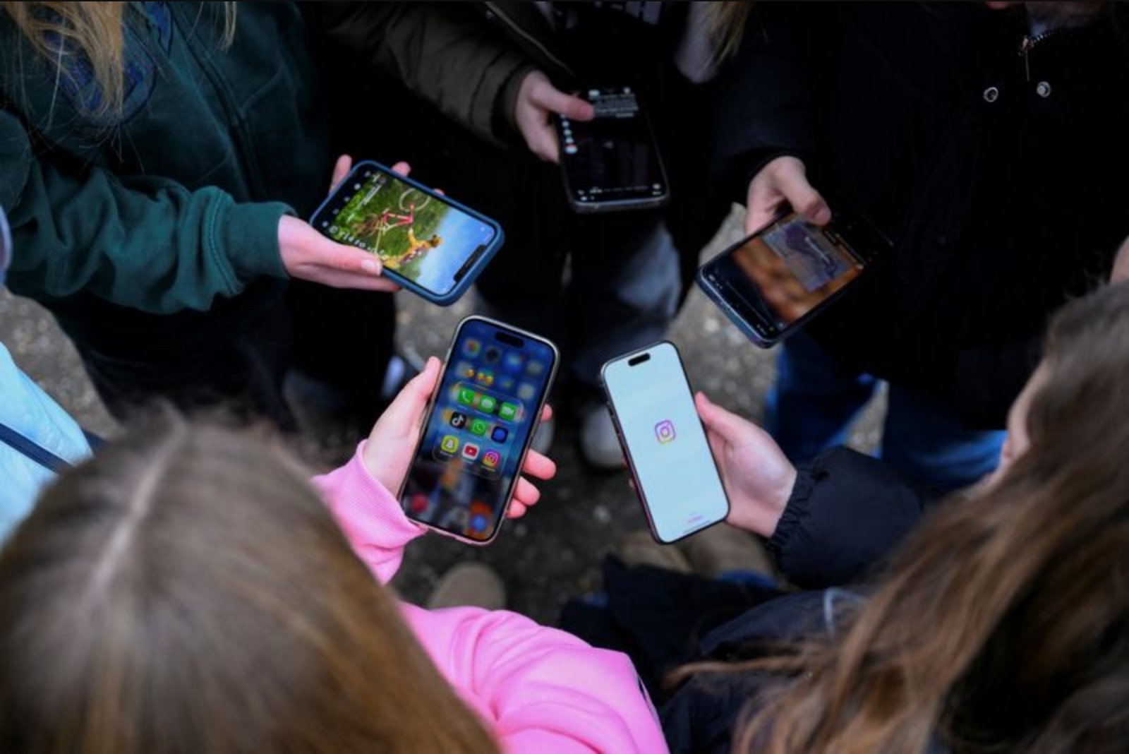 Germany’s CDU votes to bar social media for under-14s and tighten age checks