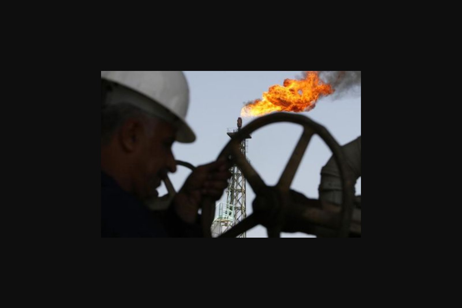 Oil Pulls Back as US-Iran Talks and New US Tariffs Add Uncertainty