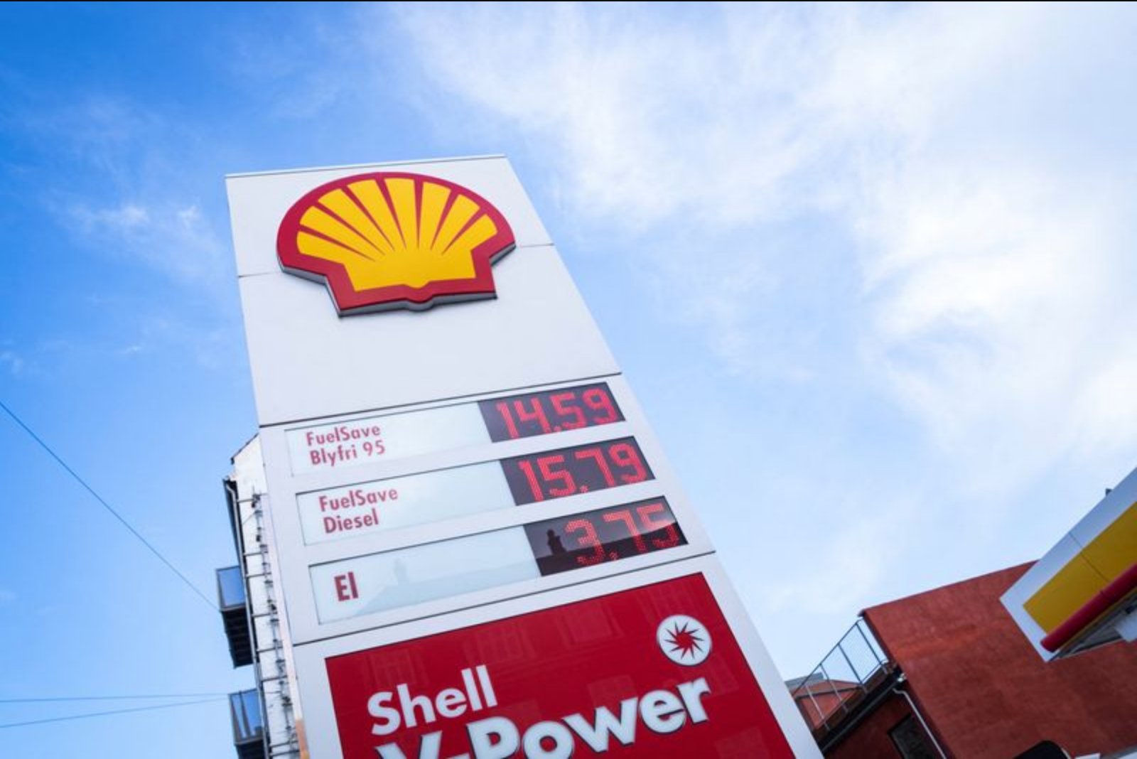 Shell Notifies Clients of Force Majeure on Qatari LNG Purchases, Industry Sources Say