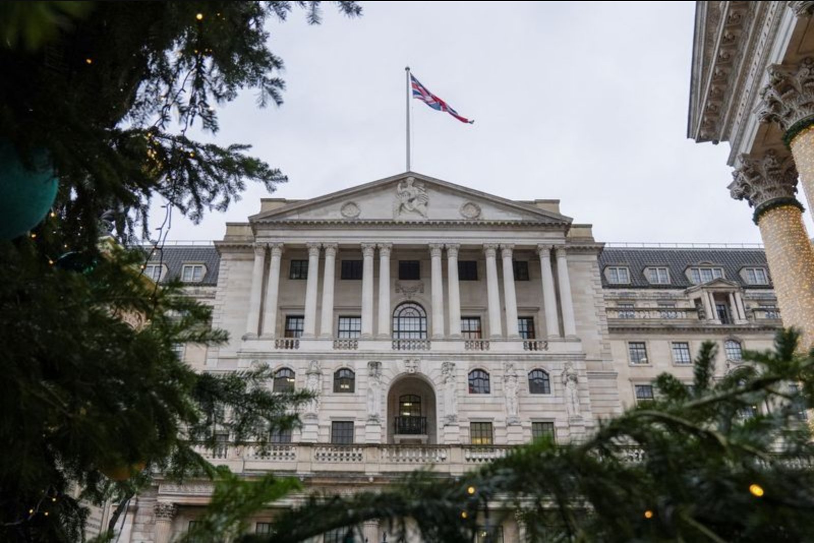 Bank of England Policymakers Split Over Path for Rates as Energy Shock Unfolds
